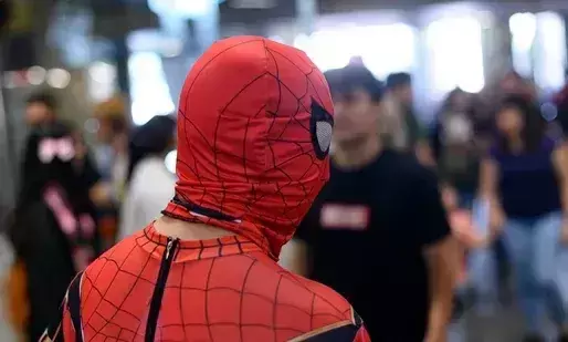 കോവിഡ് നിയമങ്ങ​ൾ പരിഹസിച്ചു  ഇന്ത്യൻ വംശജനായ സ്പൈഡർമാന് പിഴ