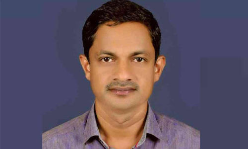 കണ്ണീരിൽ മുങ്ങി പ്രവേശനോത്സവം: വെട്ടത്ത് സ്കൂൾ ജീവനക്കാരൻ കുഴഞ്ഞ് വീണു മരിച്ചു കണ്ണീരിൽ മുങ്ങി പ്രവേശനോത്സവം: വെട്ടത്ത് സ്കൂൾ ജീവനക്കാരൻ കുഴഞ്ഞ് വീണു മരിച്ചു