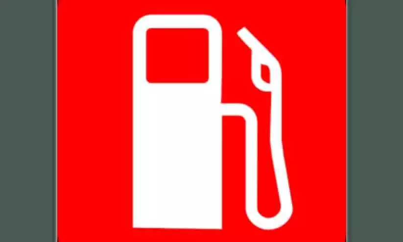 നാല് ദിർഹം കടന്ന് പെട്രോൾ വില നാല് ദിർഹം കടന്ന് പെട്രോൾ വില