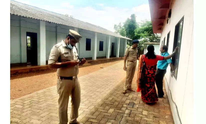 സ്കൂൾ വളപ്പിൽ ജലാറ്റിൻ സ്റ്റിക്കുകൾ: അസി. കമീഷണർ പരിേശാധന നടത്തി