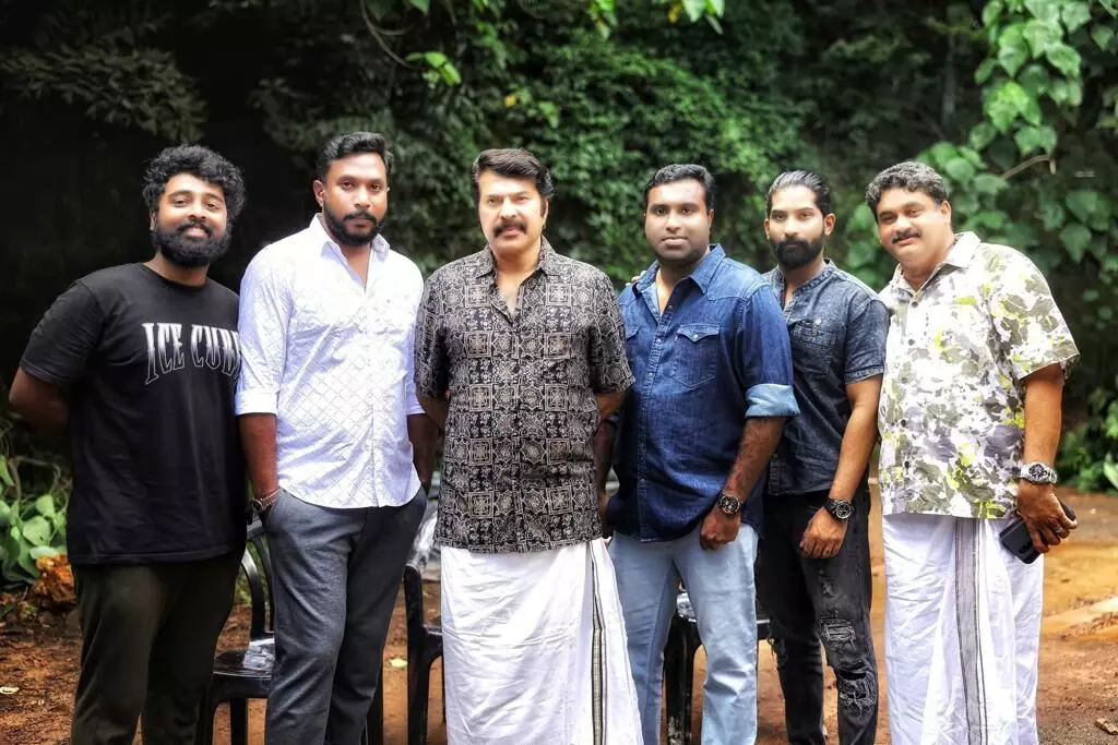 കലൂര് ഡെന്നീസിന്റെ മകൻ ഡീനോ ഡെന്നിസ് സംവിധാനം ചെയ്യുന്ന ചിത്രത്തിൽ മമ്മുട്ടി നായകനാവുന്നു കലൂര് ഡെന്നീസിന്റെ മകൻ ഡീനോ ഡെന്നിസ് സംവിധാനം ചെയ്യുന്ന ചിത്രത്തിൽ മമ്മുട്ടി നായകനാവുന്നു