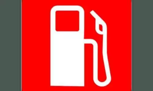 നാല് ദിർഹം കടന്ന് പെട്രോൾ വില