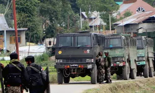 നാടുവിടാനൊരുങ്ങി പണ്ഡിറ്റ് ജീവനക്കാർ