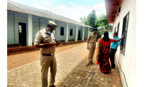 സ്കൂൾ വളപ്പിൽ ജലാറ്റിൻ സ്റ്റിക്കുകൾ: അസി. കമീഷണർ പരിേശാധന നടത്തി