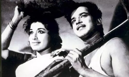 അല്ലിയാമ്പൽ കടവും സൂര്യകാന്തിയും അല്ലിയാമ്പൽ കടവും സൂര്യകാന്തിയും