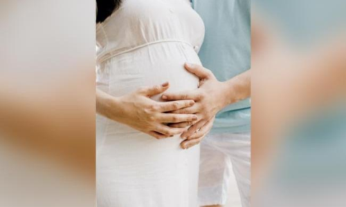 പ്രസവസമയത്ത് ഹോർമോൺ തകരാറ് എന്ന് പറഞ്ഞു; ഭർത്താവിനെ ചവിട്ടിപ്പുറത്താക്കി യുവതി