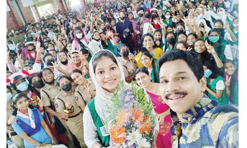 കളി ചിരിയും കാര്യവുമായി മൂസക്കായിം കുട്ട്യോളും