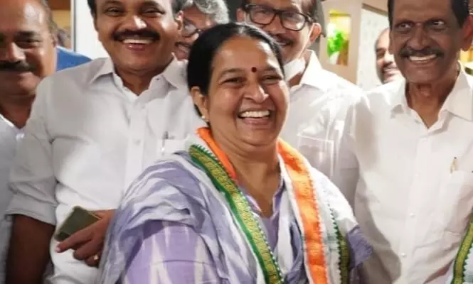 ഉമ തോമസ് 130 വോട്ടിന് മുന്നിൽ ഉമ തോമസ് 130 വോട്ടിന് മുന്നിൽ