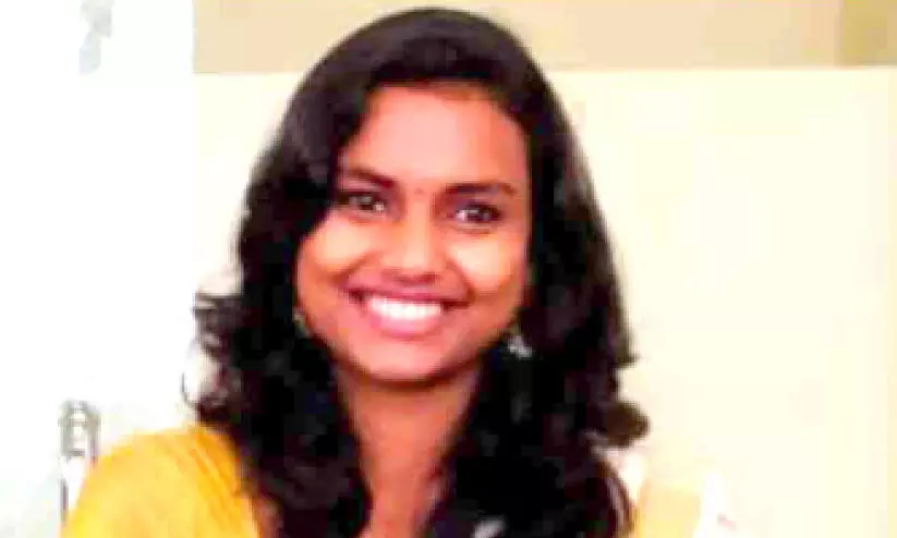 ഇല്ലായ്മകളോട് പെരുതി അയന ഡോക്ടറായി ഇല്ലായ്മകളോട് പെരുതി അയന ഡോക്ടറായി