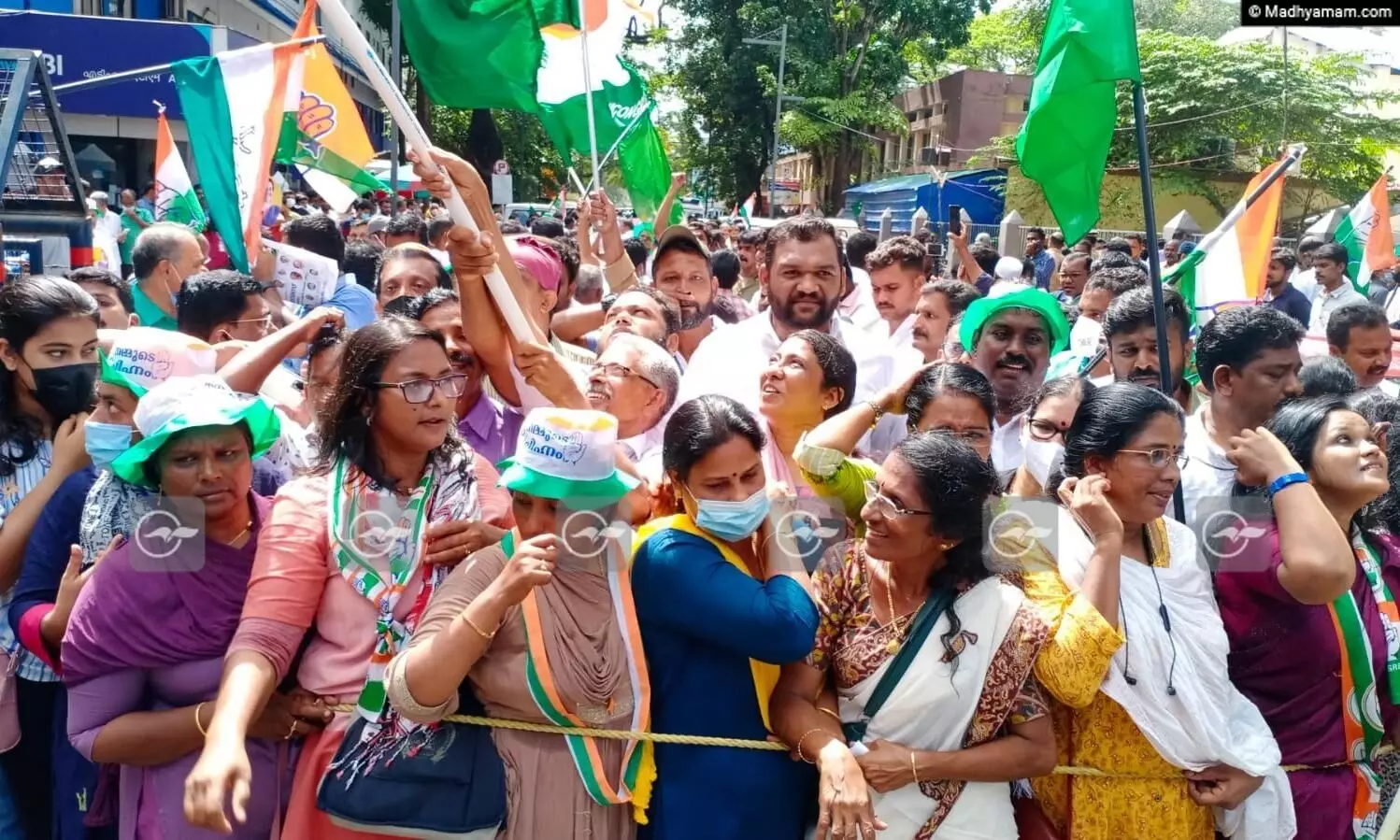 ആഘോഷത്തിമിർപ്പിൽ യു.ഡി.എഫ് പ്രവർത്തകർ... PHOTOS