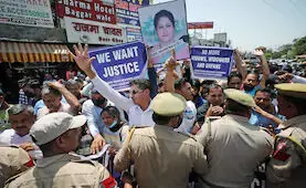 കശ്മീരിലെ കൊലപാതകം: ലഫ്റ്റനന്റ് ഗവർണറെ ഡൽഹിയിലേക്ക് വിളിപ്പിച്ച് കേന്ദ്ര സർക്കാർ