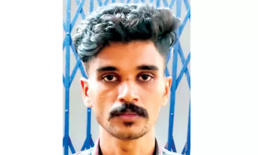 ഇൻസ്റ്റഗ്രാമിലൂടെ പരിചയപ്പെട്ട വീട്ടമ്മയുടെ സ്വർണവും പണവും തട്ടിയ താനൂർ സ്വദേശി പിടിയിൽ ഇൻസ്റ്റഗ്രാമിലൂടെ പരിചയപ്പെട്ട വീട്ടമ്മയുടെ സ്വർണവും പണവും തട്ടിയ താനൂർ സ്വദേശി പിടിയിൽ