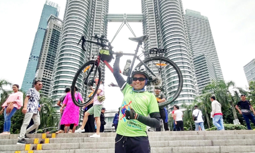 ഈ സൈക്കിളിലിതെങ്ങോട്ടാ ഫായിസേ...  ഒന്ന്​ ലണ്ടൻ വരെ