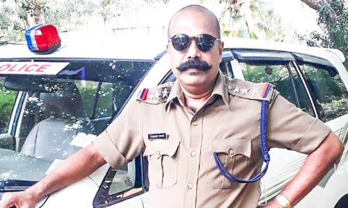 കാക്കിക്കുള്ളിലെ നടൻ; ഇത് ജീവിത വേഷം കാക്കിക്കുള്ളിലെ നടൻ; ഇത് ജീവിത വേഷം