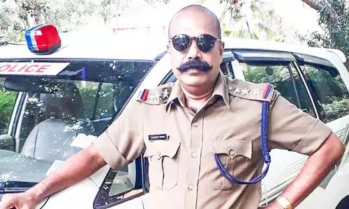 കാക്കിക്കുള്ളിലെ നടൻ; ഇത്​ ജീവിത വേഷം