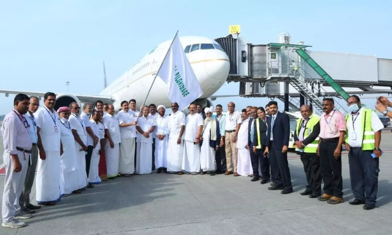ഹജ്ജ് തീർഥാടകരുമായുള്ള ആദ്യവിമാനം നെടുമ്പാശേരിയിൽനിന്ന് പുറ​പ്പെട്ടു