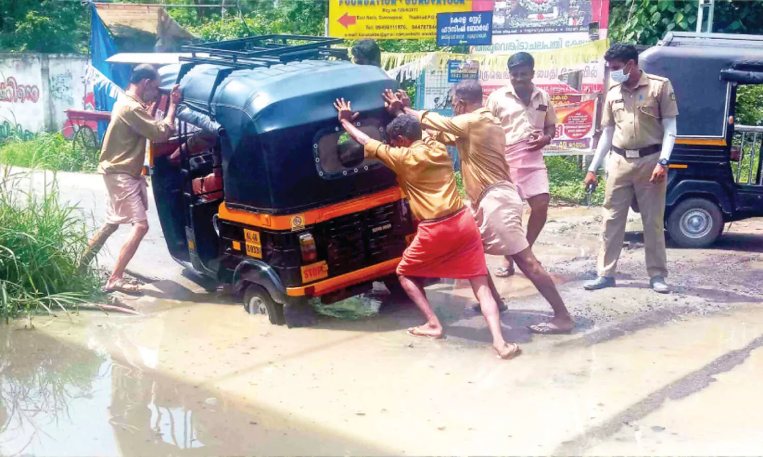 കഷ്ടം, ഈ താൽക്കാലിക ബസ് സ്റ്റാന്‍ഡ്