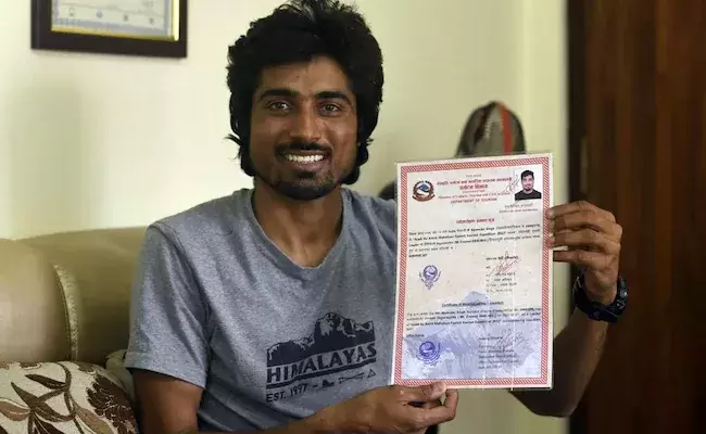 ഇക്കുറി നരേന്ദ്രസിങ് യാദവ് എവറസ്റ്റ് കയറി