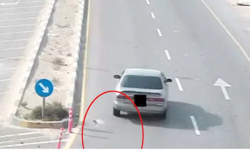 മാലിന്യം റോഡിലേക്കെറിയരുത്, പിഴ വീഴും മാലിന്യം റോഡിലേക്കെറിയരുത്, പിഴ വീഴും