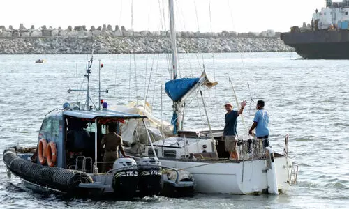 തുറമുഖത്ത് പിടിച്ചിട്ട പായ്ക്കപ്പലുമായി സഞ്ചാരി മടങ്ങി തുറമുഖത്ത് പിടിച്ചിട്ട പായ്ക്കപ്പലുമായി സഞ്ചാരി മടങ്ങി