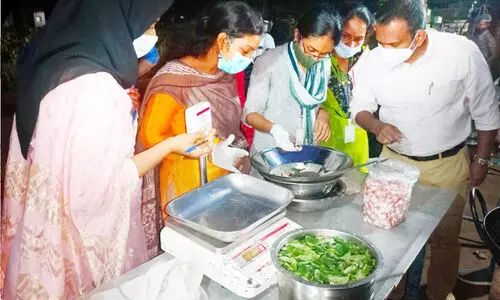 തട്ടുകടകളിൽ പരിശോധന; 10 കടകൾ അടപ്പിച്ചു തട്ടുകടകളിൽ പരിശോധന; 10 കടകൾ അടപ്പിച്ചു