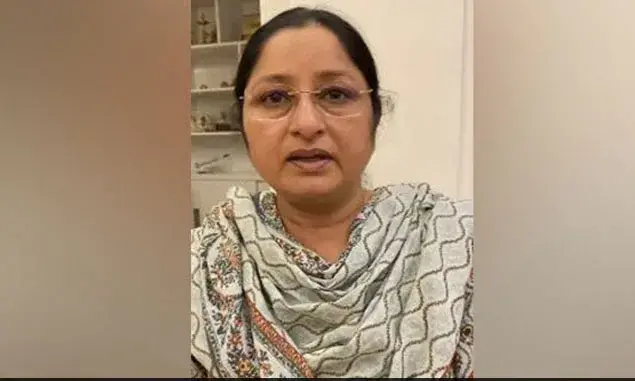 ഡൽഹിയിൽ എ.എ.പി സർക്കാർ പബ്ലിസിറ്റിക്കായി ഓടുന്നു;    വിദ്യാഭ്യാസമേഖല മെച്ചപ്പെടുത്താൻ ഒന്നും ചെയ്യുന്നില്ല