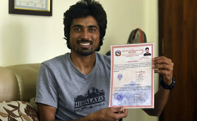 ഇക്കുറി നരേന്ദ്രസിങ് യാദവ് എവറസ്റ്റ് കയറി