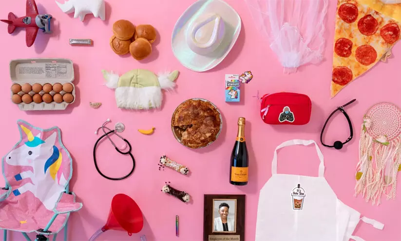 തിങ്കളാഴ്ച സൺഗ്ലാസുകളും ചാർജറുകളും മറക്കുന്നു, വ്യാഴാഴ്ച പലചരക്ക് സാധനങ്ങളും..; കളഞ്ഞുകിട്ടിയ അമൂല്യവസ്തുക്കൾ പങ്കുവെച്ച് ഊബർ