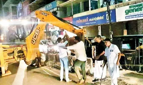 കുരുക്കൊഴിവാക്കാൻ സ്ഥാപിച്ച ഡിവൈഡർ കുരുക്കായി; ഒടുവിൽ നീക്കം ചെയ്തു