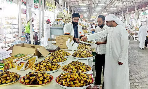 ഈത്തപ്പഴങ്ങൾ പാകമായിത്തുടങ്ങി; വിപണി സജീവം