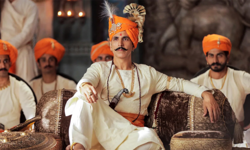 തിയറ്ററിൽ വിക്രം തരംഗം; സാമ്രാട്ട് പൃഥ്വിരാജിന് കളക്ഷൻ കുറയുന്നതായി റിപ്പോർട്ട്