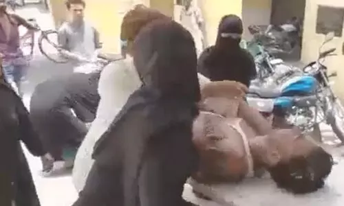 യു.പിയിൽ ഗോവധം ആരോപിച്ച് മുസ്‍ലിം യുവാവിന് നേരെ പൊലീസ് അതിക്രമം; മലദ്വാരത്തിൽ ദണ്ഡ് കയറ്റിയും ഷോക്കേൽപിച്ചും പീഡനം