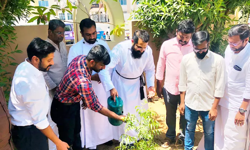 പരിസ്ഥിതി ദിനം; നട്ടും നനച്ചും പ്രവാസികൾ പരിസ്ഥിതി ദിനം; നട്ടും നനച്ചും പ്രവാസികൾ