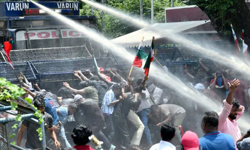 പോപുലർ ഫ്രണ്ട് മാർച്ചിൽ സംഘർഷം; ഗ്രനേഡും കണ്ണീർവാതകവും പ്രയോഗിച്ചു പോപുലർ ഫ്രണ്ട് മാർച്ചിൽ സംഘർഷം; ഗ്രനേഡും കണ്ണീർവാതകവും പ്രയോഗിച്ചു