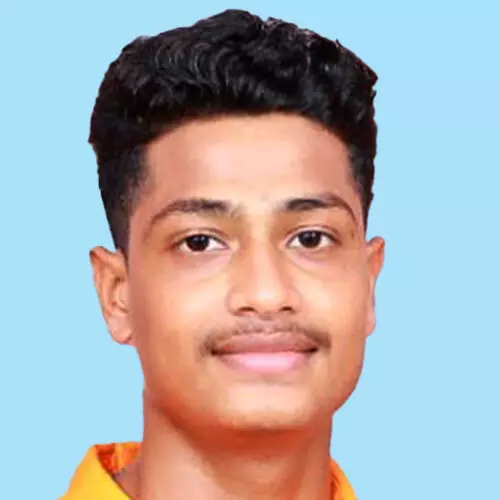 ഓ​ട്ടോ​യും ബൈ​ക്കും കൂ​ട്ടി​യി​ടി​ച്ച് യു​വാ​വ്​ മ​രി​ച്ചു