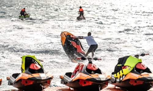 ജലകായിക പ്രേമികളെ ആകർഷിച്ച് ജിദ്ദ സീസണിൽ ജിദ്ദ വേവ്സ്