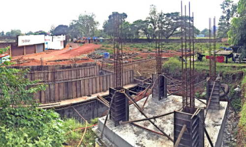 മൾട്ടി ലെവൽ പാർക്കിങ് ഇനിയും തറ ലെവൽ എത്തിയില്ല; നിർമാണം നിലച്ചു