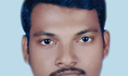 ഇ​രു​ച​ക്ര​വാ​ഹ​ന​ങ്ങ​ളി​ൽ കാ​റിടിച്ച് യു​വാ​വ്​ മ​രി​ച്ചു