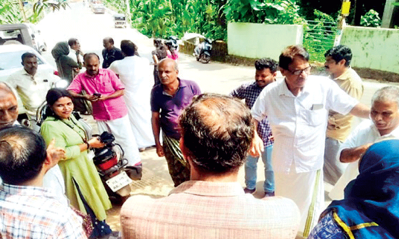 പൈ​പ്പ് പൊ​ട്ട​ൽ തു​ട​ർ​ക്ക​ഥ; ജ​ല​ക്ഷാ​മ​ത്തി​ൽ വ​ല​ഞ്ഞ് നാ​ട്