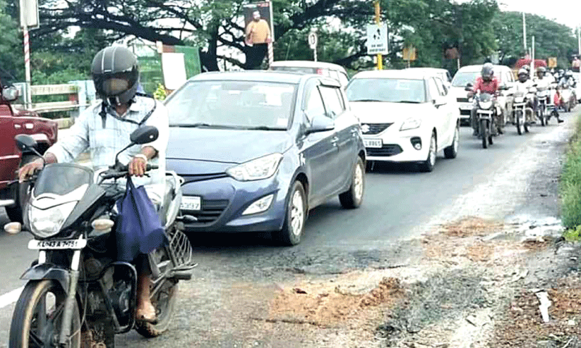 മേല്‍പാലം നിറയെ കുഴികൾ; കണ്ണിൽപൊടിയിട്ട്​ വീണ്ടും മൂടൽ ​