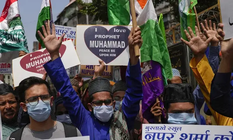 പ്ര​വാ​ച​ക​നി​ന്ദ​യെ അ​പ​ല​പി​ച്ച് കൂ​ടു​ത​ൽ രാ​ജ്യ​ങ്ങ​ൾ:   പ​ര​ക്കെ അ​മ​ർ​ഷം, മോ​ദിസ​ർ​ക്കാ​ർ ദു​ർ​ബ​ല   പ്ര​തി​രോ​ധ​ത്തി​ൽ