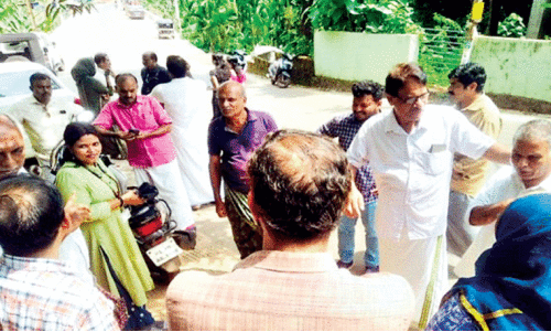 പൈ​പ്പ് പൊ​ട്ട​ൽ തു​ട​ർ​ക്ക​ഥ; ജ​ല​ക്ഷാ​മ​ത്തി​ൽ വ​ല​ഞ്ഞ് നാ​ട്