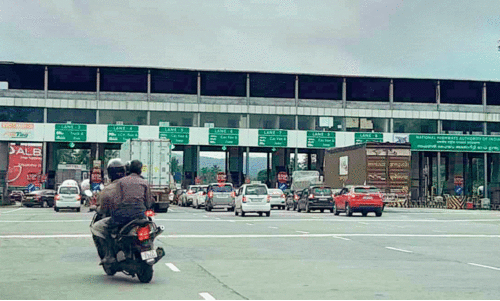 പ​ന്നി​യ​ങ്ക​ര ടോ​ൾ പ്ലാ​സ​യി​ൽ നി​ര​ക്ക് കു​റ​ച്ചു