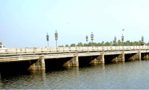 എങ്ങുമെത്താ​തെ തോട്ടപ്പള്ളി സ്പിൽവേ നവീകരണം; രണ്ടാംകൃഷിക്ക്​ ഭീഷണിയായി ഉപ്പുവെള്ളം