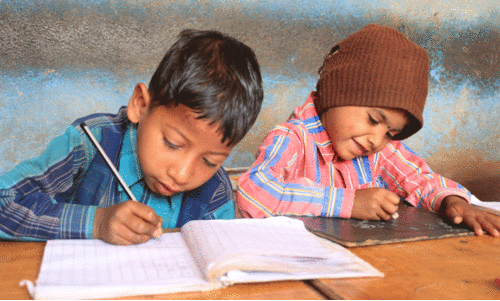 അറിവിൻ വഴിയിൽ ഇരുളിൻ പൂട്ട്​