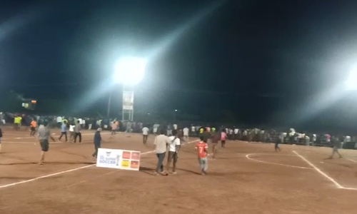 നിലമ്പൂർ പൂക്കോട്ടുംപാടത്ത് ഫുട്ബാൾ മത്സരത്തിനിടെ ഗാലറി തകർന്ന് നിരവധി പേർക്ക് പരിക്ക് -VIDEO