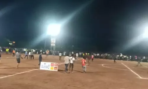 നിലമ്പൂർ പൂക്കോട്ടുംപാടത്ത് ഫുട്ബാൾ മത്സരത്തിനിടെ ഗാലറി തകർന്ന് നിരവധി പേർക്ക് പരിക്ക് -VIDEO