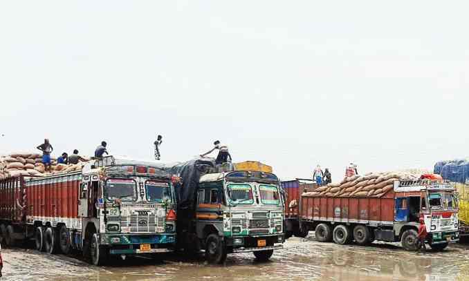 Stranded trucks Stranded trucks