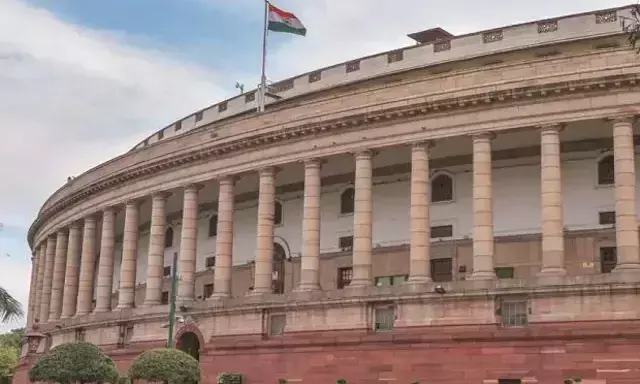 രാജ്യസഭാ തെരഞ്ഞെടുപ്പ്; ഉദ്ധവ്, പവാർ, ഖാർഗെ എന്നിവർ എം.എൽ.എമാരെ കണ്ടു രാജ്യസഭാ തെരഞ്ഞെടുപ്പ്; ഉദ്ധവ്, പവാർ, ഖാർഗെ എന്നിവർ എം.എൽ.എമാരെ കണ്ടു