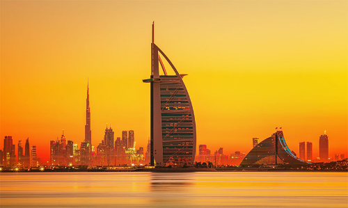 സ്കൂളിൽനിന്ന് 13 ജീവനക്കാരെ പിരിച്ചുവിട്ടു; പരാതിയുമായി രക്ഷിതാക്കൾ